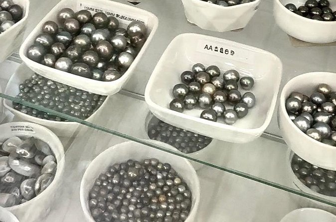 Maui Jewelry Making Class with Puka Shells and Pearls - Creating a Personalized Experience