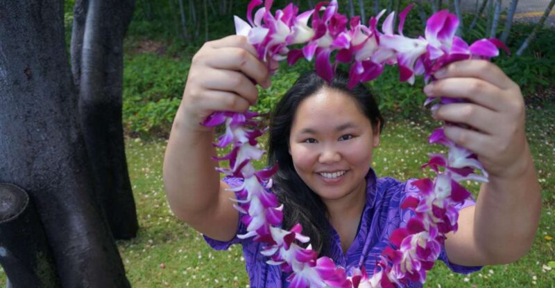 Maui: Kahului Airport (OGG) Traditional Lei Greeting - The Fragrant, Locally Sourced Leis