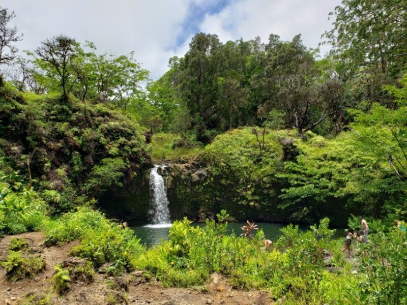 Maui: Road to Hana Adventure with Breakfast & Lunch - Waterfalls and Water Play at Puaa Kaa State Park