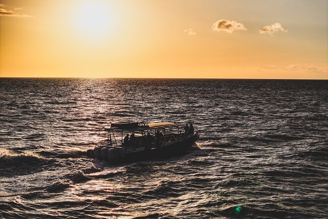 Mauna Kea Signature Sunset Coastline Cruise - Experience a Relaxing Sunset Coastline Cruise on the Big Island