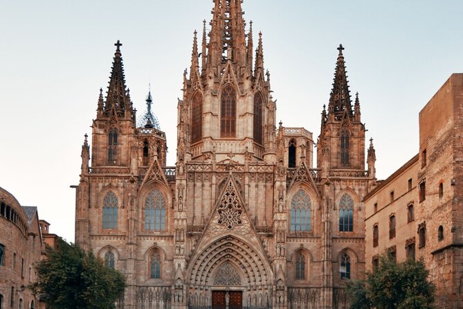 Max 6 People Full-Day Tour Barcelona, Sagrada Familia, Parc Guell - Explore the Gothic Quarter’s Historic Charm