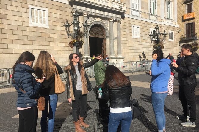 Max 6 People Full-Day Tour Barcelona, Sagrada Familia, Parc Guell - Discovering Park Güell’s Colorful Masterpieces