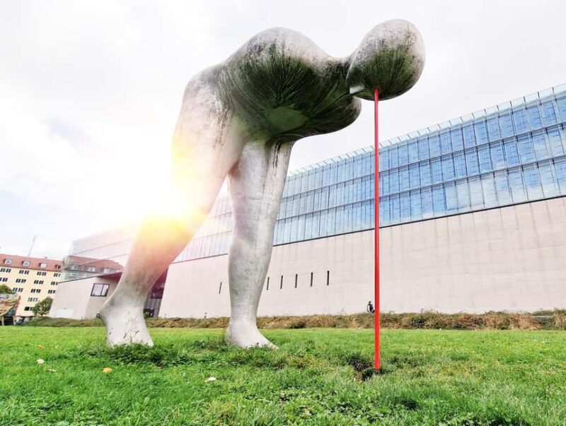 Maxvorstadt Munich: Mystery Tour from the Third Reich to the Student District - Practical Details: Meeting Point and Accessibility