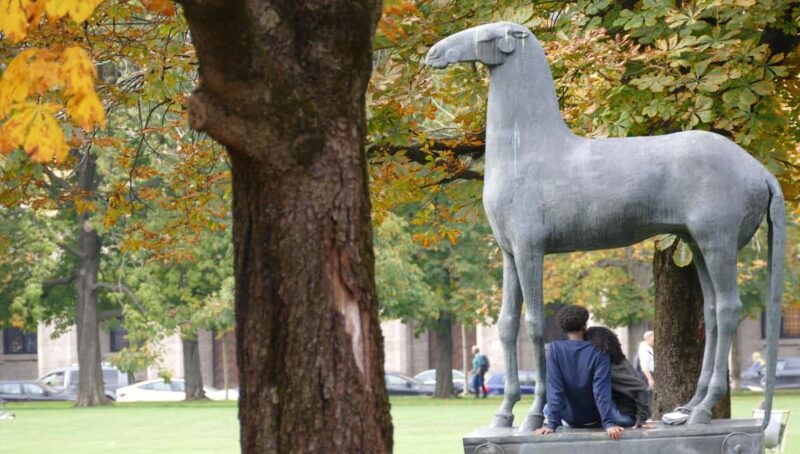 Maxvorstadt Munich: Mystery Tour from the Third Reich to the Student District - The Guide and Cultural Insights