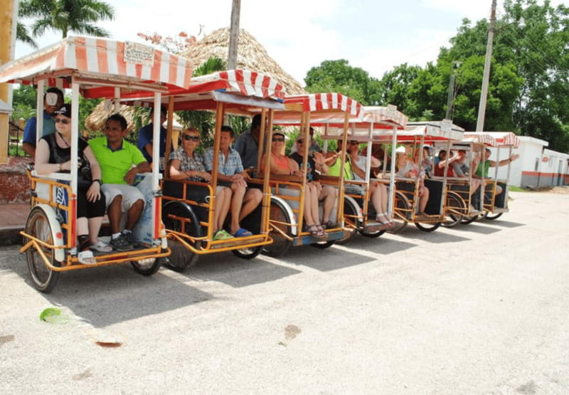 Maya Heritage: From Rituals to Daily Life. Maya Pueblo Visit - Celebrating Local Traditions with Piñatas and Dance