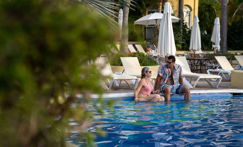 Mazatlan: Old Town Sightseeing and Golden Zone Private - Exploring the Golden Zone and Beachfront Facilities