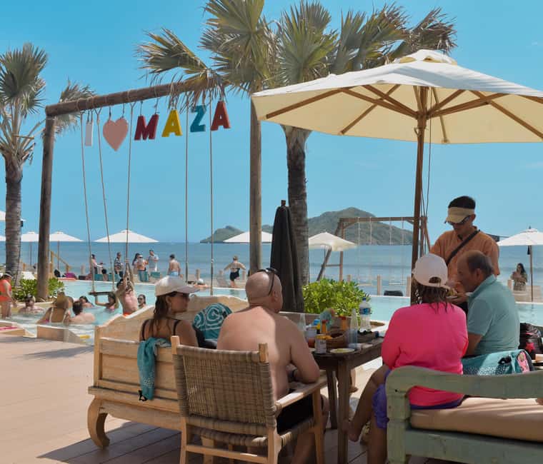 Mazatlán: Shekinah Beach Club - Food, Drinks, and Refreshments at the Beachfront Restaurant