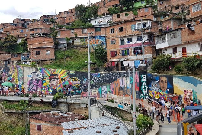 Medellín & Comuna 13 Private Tour - Reviews Spotlight: Guides and the Overall Experience