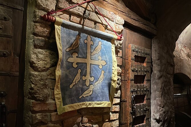 Medieval Experience: Guided Sightseeing and Food Tasting - Logistics: Meeting Point, Duration, and Group Size