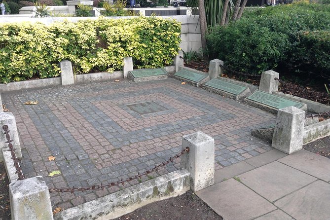 Medieval London: A Self-Guided Audio Tour from Monument to the Tower of London - Passing Tower Hill and Learning About Historic Executions