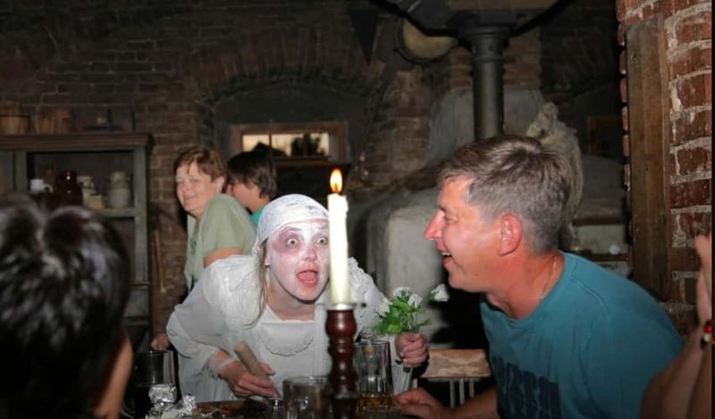 Medieval Show & Dinner, Castle & Brewery tour, Hotel pickup - Dining Medieval-Style at the Tavern