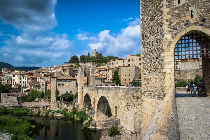 Medieval Three Villages Small Group Day Trip from Barcelona - Castellfollit de la Roca: A Town on a Basalt Cliff
