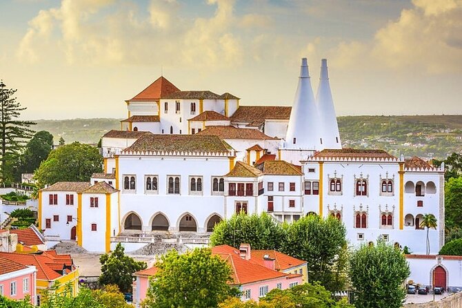 Medieval Vila de Sintra Tour from Lisbon in Mercedes de Luxo - Discovering the Jardins de Queluz and Its Surroundings