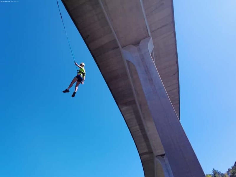 MELGAÇO: Pendular jump on the River Minho with Ruta Aventura. - Safety Equipment and Instructor Guidance