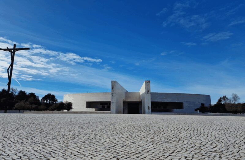 Memorable Private Full Day Tour in Fátima, Nazaré, Óbidos - Logistics and Practical Details