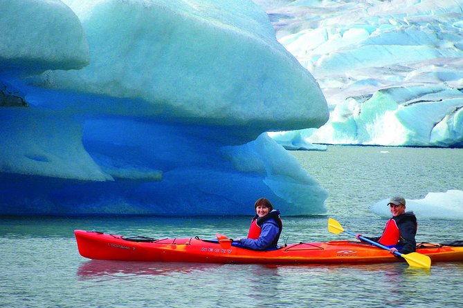 Mendenhall Lake Kayak and Salmon Bake Adventure - Guide Expertise and Guest Experience