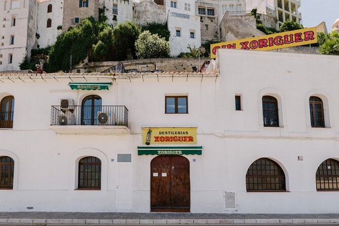 Menorca: Mahon Guided Walking Tour with History & Tastings - Discovering Plaça de la Conquesta and Modernist Architecture