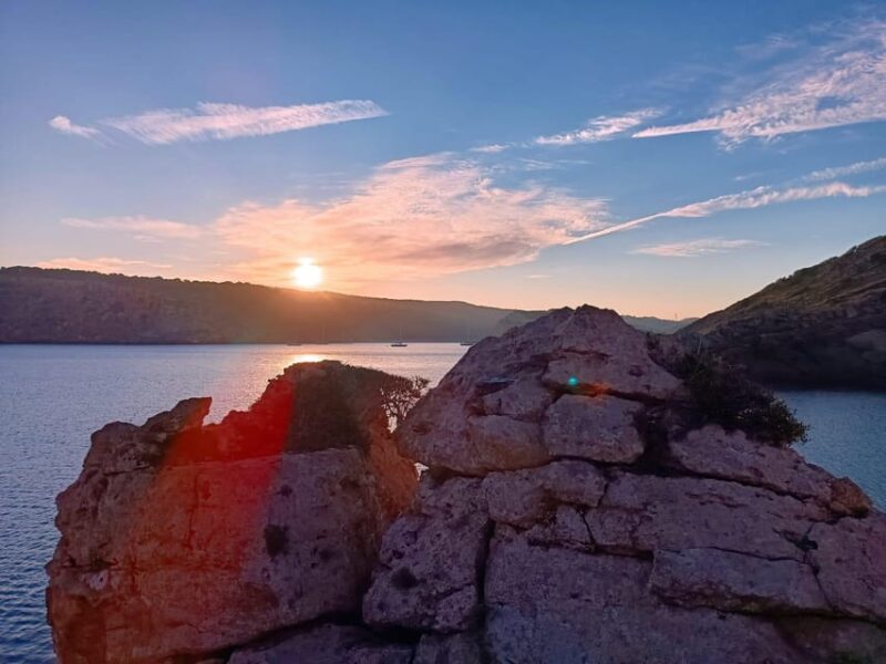 Menorca wakes up: Breakfast at sunrise - Key Points
