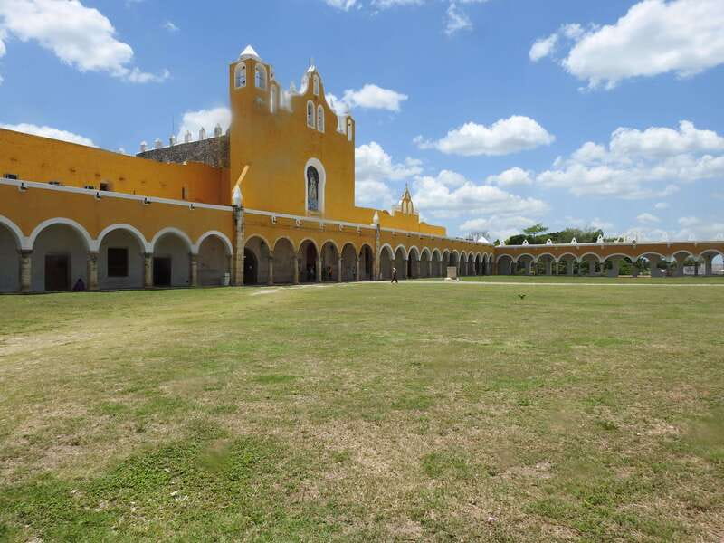 Merida: Chichen Itza, Cenote, Food Experience & Izamal Tour - Exploring Izamal: The Yellow Town Built on Mayan Foundations