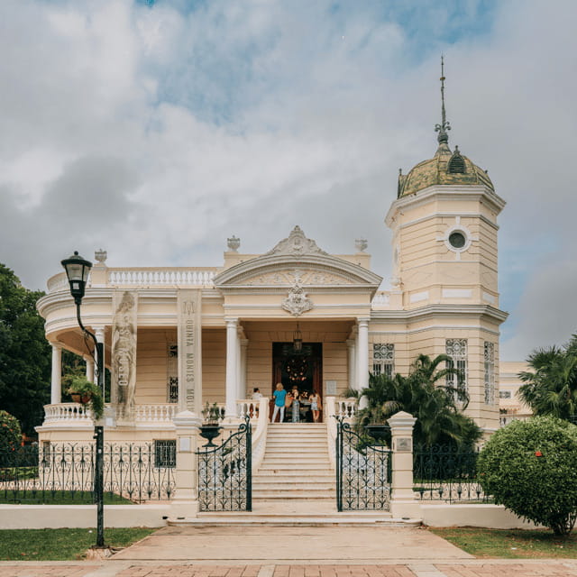 Mérida: La Quinta Montes Molina Museum Entrance - Discovering the Rich Interior of the Main Hall