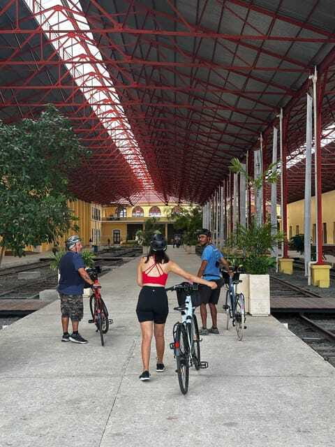 Mérida: The E-bike tour with history and culture - Cycling Along the Gastronomy Street and Parque de la Plancha