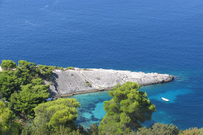 Mesmerizing Hvar speed boat tour with optional wine tasting - Hvars South Coast: Scenic Highlights from the Speedboat
