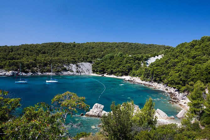 Mesmerizing Hvar speed boat tour with optional wine tasting - Logistics: Meeting Point and Group Size