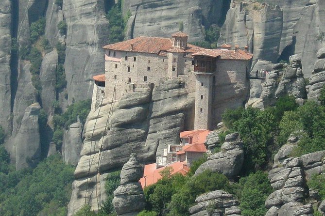 Meteora Full Day Tour from Thessaloniki - Starting the Day at Kalambaka: Gateway to Meteora