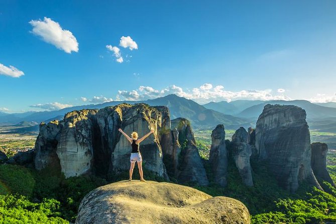 Meteora Full Day Tour from Thessaloniki - The Guide’s Expertise and Tour Atmosphere