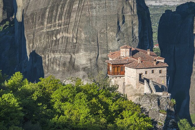 Meteora Full-Day Trip with Guide on Luxury Bus From Athens - Visiting the Monasteries: What to Expect