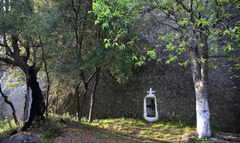 Meteora: Hiking Tour with Local Guide and Monastery Visit - Key Points