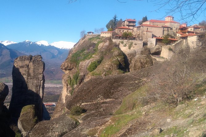Meteora Monasteries Fully Private Day Tour with Great Lunch-Drinks Included - Authentic Greek Lunch and Drinks Included