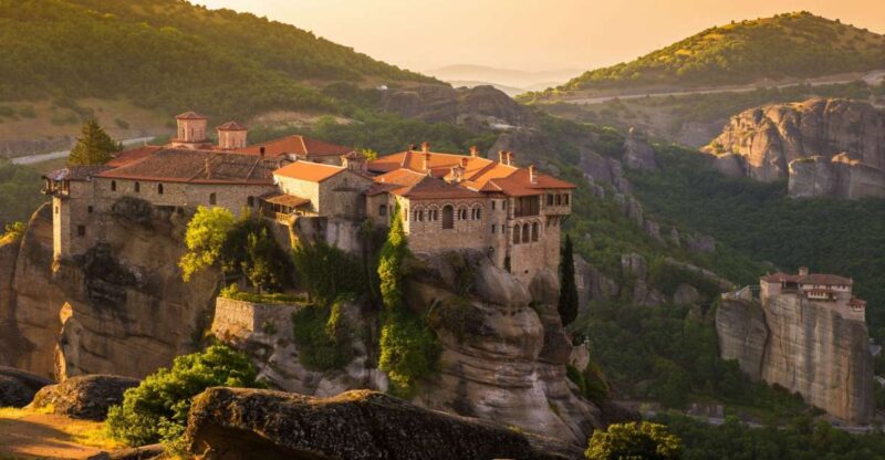 Meteora: Monasteries Tour, Lunch, and Athens Transfer Option - Lunch at a Traditional Kalambaka Restaurant