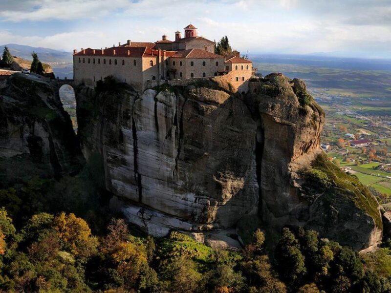 Meteora Mountains Private Half-Day Tour from Kalabaka - Discover Meteoras Monasteries in Style and Comfort