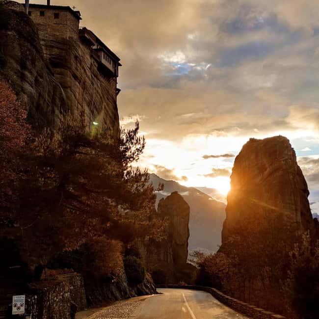 Meteora: Small Size Sunset Tour with Local Guides - Discover Meteora’s Sunset Magic with a Small Group Tour