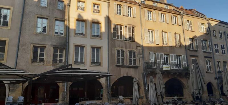 Metz: a guided walking tour of the city's key spots - Discover the Vibrant Modern Life at Place de la Comédie