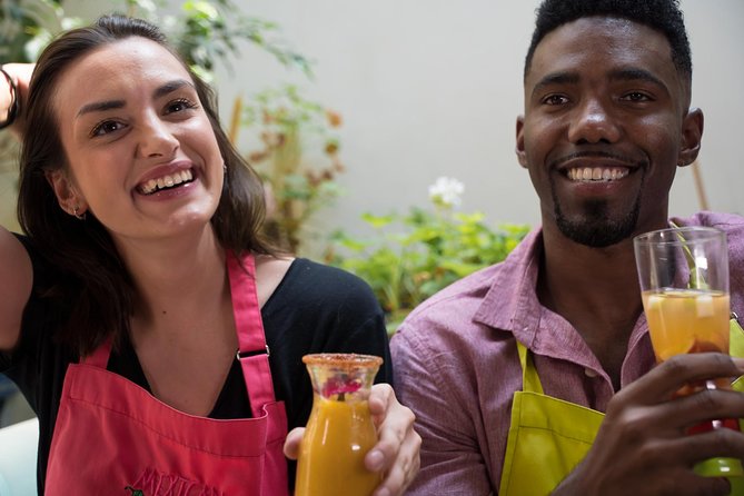 Mexican Cooking Class & Cocktails in Mexico City - Crafting Mexican Cocktails with Fresh Ingredients