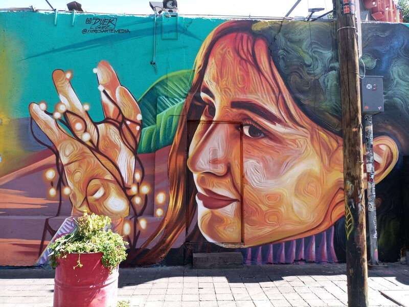 Mexico City: Art Naco, murals & street art bike tour - Tasting Authentic Mexican Street Food During the Ride