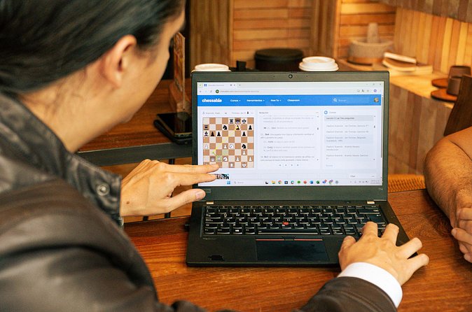 Mexico City Chess workshop with FIDE-Certified instructor - Engaging in Warm-Up Games and Live Matches