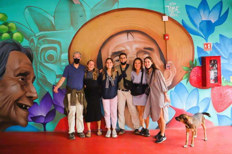 Mexico City: City Highlights Cable Car Ride w/ Taco & Tour - Exploring a Local Building with Vibrant Murals