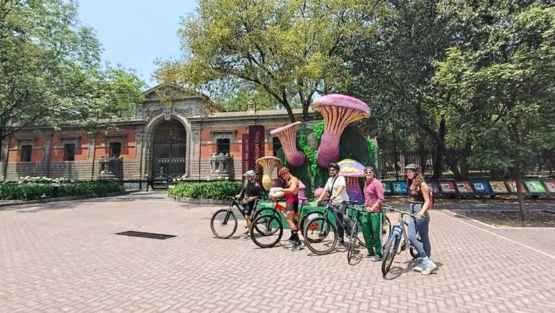 Mexico City: Discover the secret gems of Chapultepec by bike - All-Inclusive Experience with Transportation and Tickets