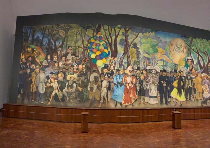 Mexico City: Downtown Walking Tour, a view from the past to the present - Engaging Stops: Religious Temples and Government Buildings