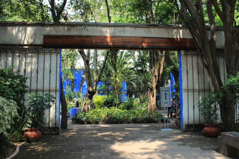 Mexico City: Frida Kahlo Museum or Casa Kahlo Entry - Visiting the Blue House: Art, Personal Artifacts, and Gardens