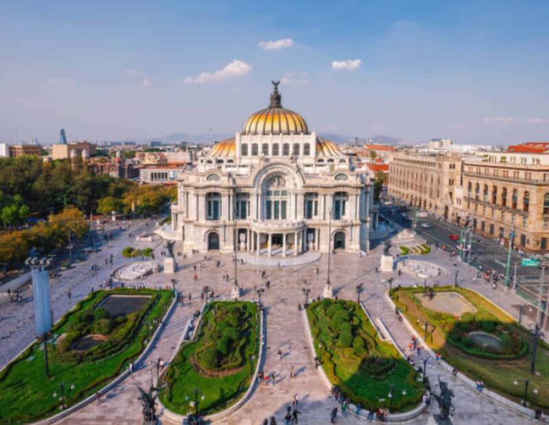 Mexico City: Private Family-Friendly Walking Tour - Exploring the Palacio de Correos de México
