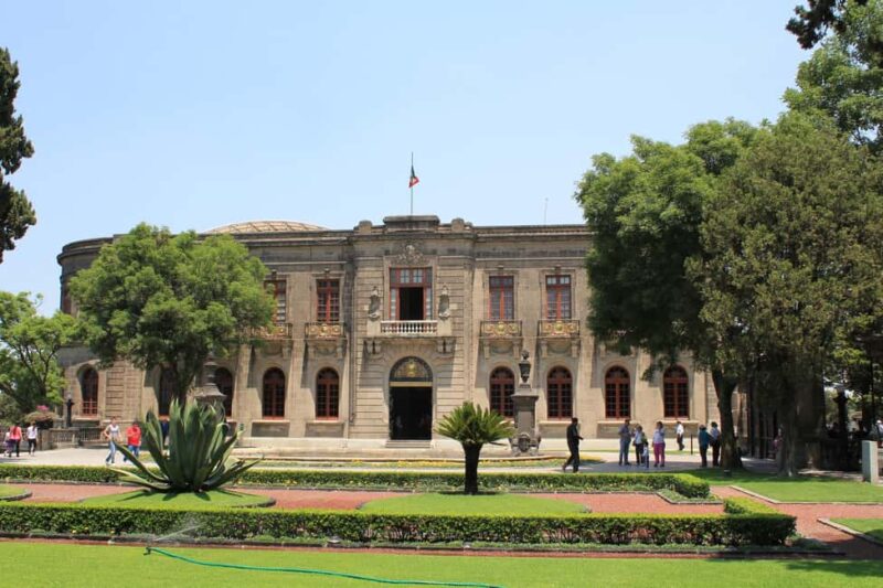 Mexico City: private tour guide through Chapultepec Castle - Exploring the Castle Gardens and Surroundings