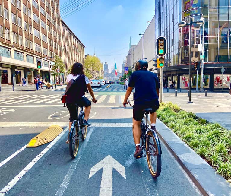 Mexico City: Roma and Condesa street food and biking tour - Exploring Roma and Condesa by Bike