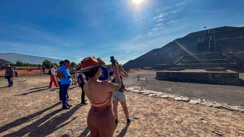 Mexico City: Teotihuacan First Entry Tour with Expert Guide - Discover Teotihuacan with an Early Morning Guided Tour for $57
