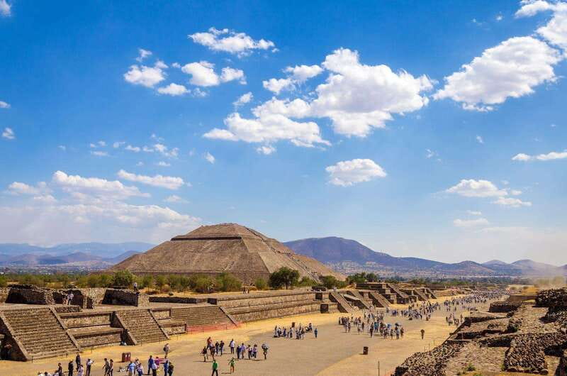 Mexico City: Teotihuacan First Entry Tour with Expert Guide - Exploring Teotihuacan’s Most Famous Monuments