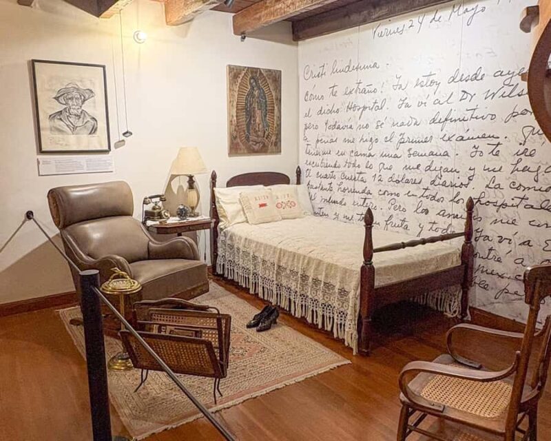 Mexico City: Xochimilco, Coyoacan & Frida Kahlo Private Tour - Admiring Ciudad Universitaria Murals and Architecture