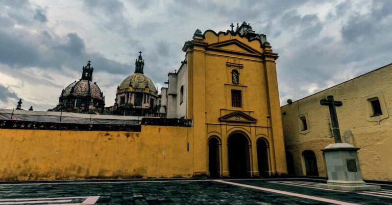 Mexico City: Xochimilco, Coyoacan & Frida Kahlo Private Tour - Local Food, Crafts, and Cultural Vibe at Xochimilco